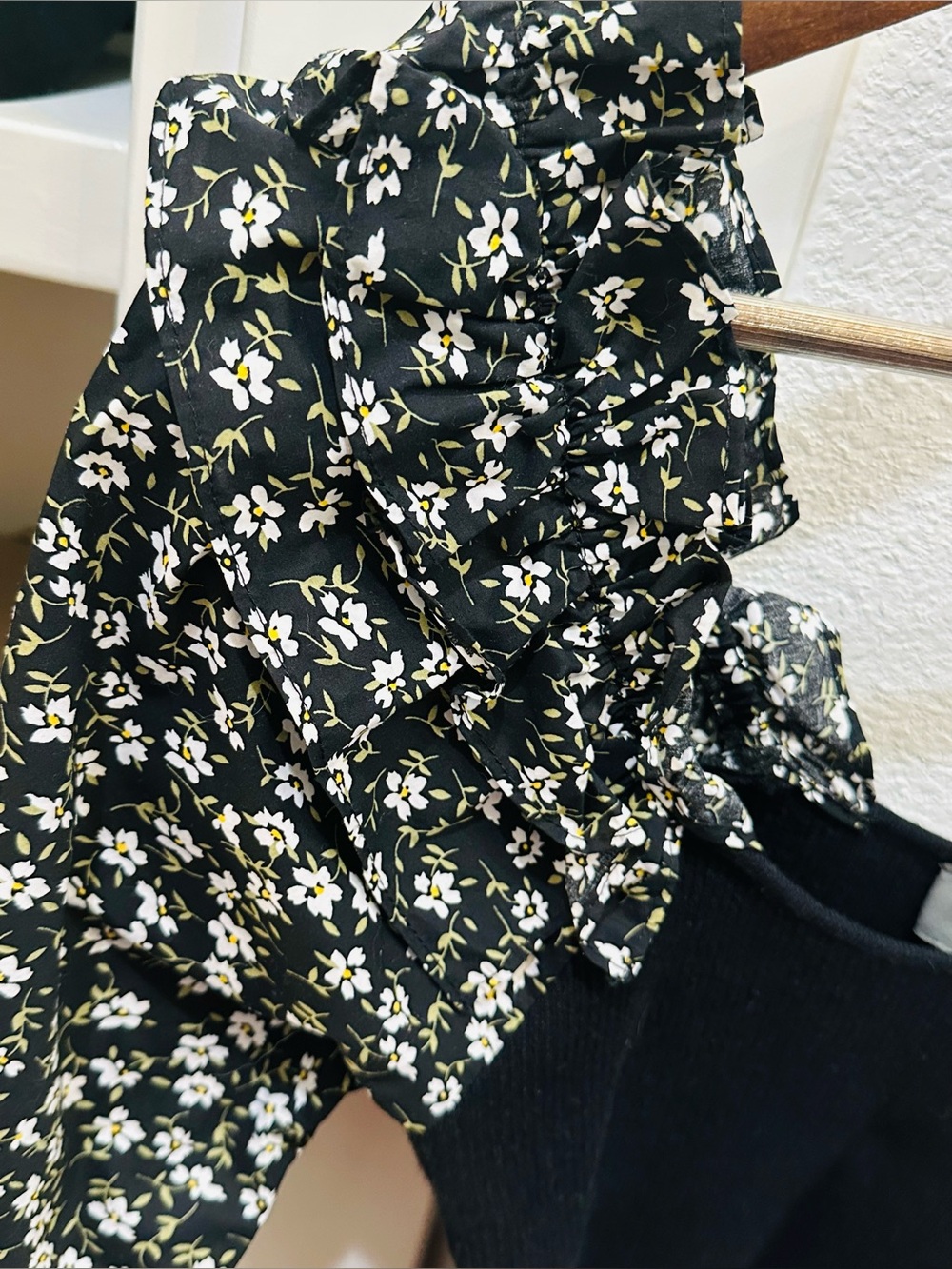 Anthropologie Black Knit Top with Floral Puff Sleeves Medium - Picture 5 of 7